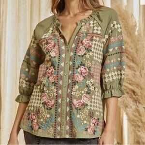 Andree By Unit Fashion
FLORAL EMBROIDERED RUFFLE NECK SHIRT